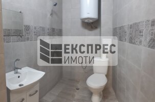  Офис, Левски