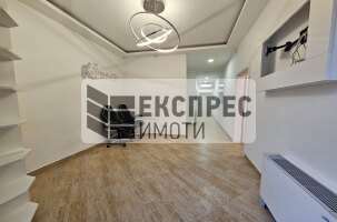  Търговско помещение, Център