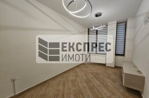  Търговско помещение, Център