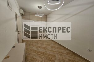  Търговско помещение, Център