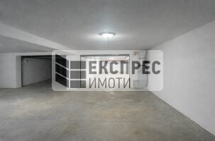 ЗА ДВЕ КОЛИ Гараж, Център