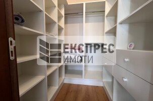 Обзаведен с две бани Тристаен апартамент, Окръжна болница