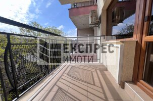 Обзаведен с две бани Тристаен апартамент, Окръжна болница