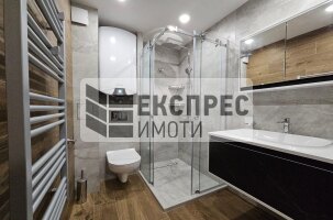 Нов, Луксозен, Обзаведен Тристаен апартамент, Център