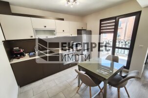 ОБЗАВЕДЕН Двустаен апартамент, Център