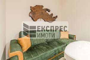 Нов Луксозен Тристаен апартамент, Център