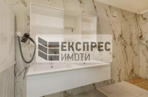 Нов Луксозен Тристаен апартамент, Център
