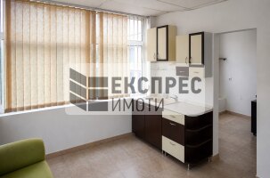  Zahnarztpraxis, Mladost 1