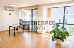 в офис сграда Офис, Център