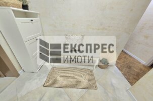 Нов, Обзаведен Тристаен апартамент, Център