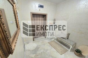 Нов, Обзаведен Тристаен апартамент, Център